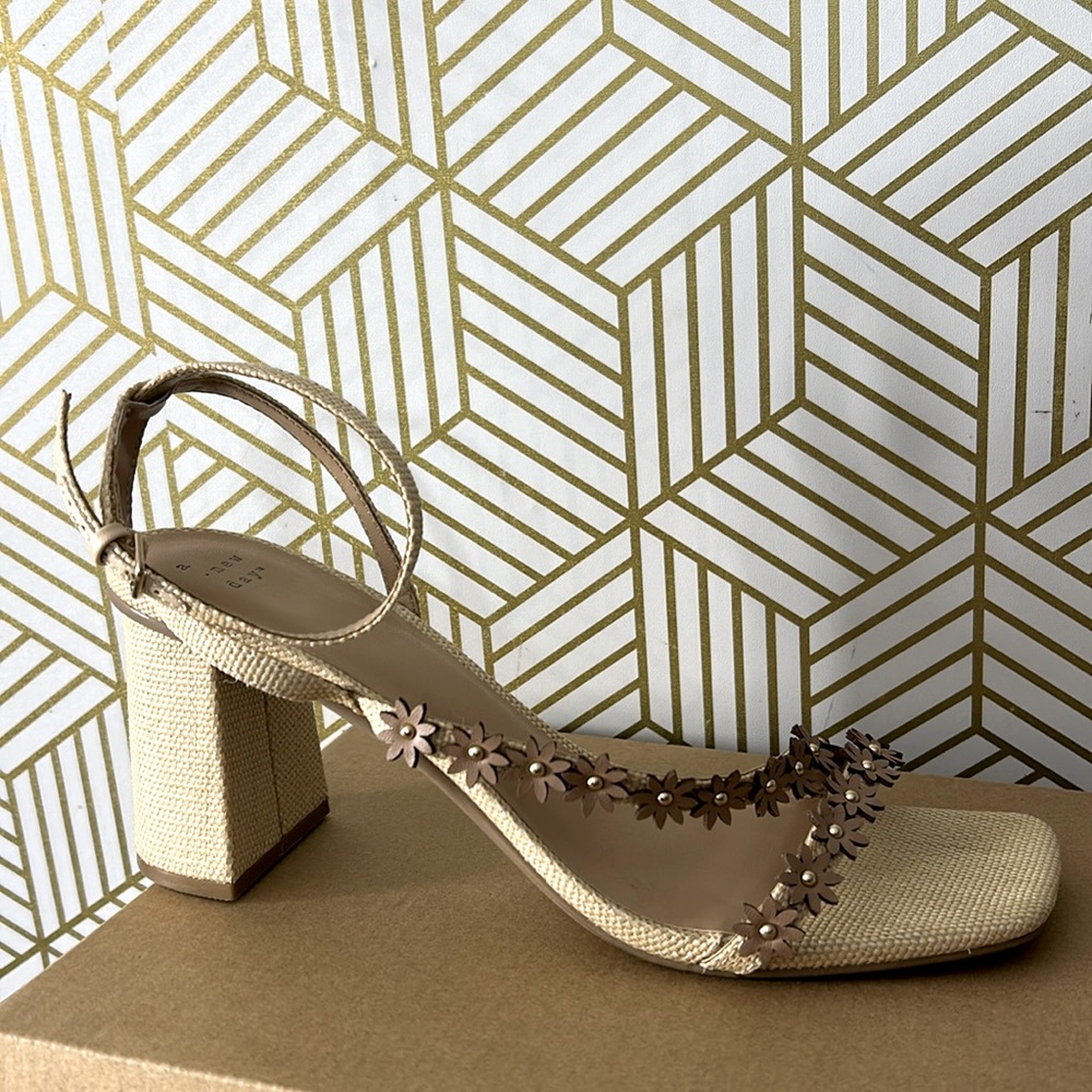 A new day daisy heels size 11